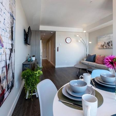 Clean 4Th Floor 1 Bedroom Apt In Old Town China Town Виктория Экстерьер фото