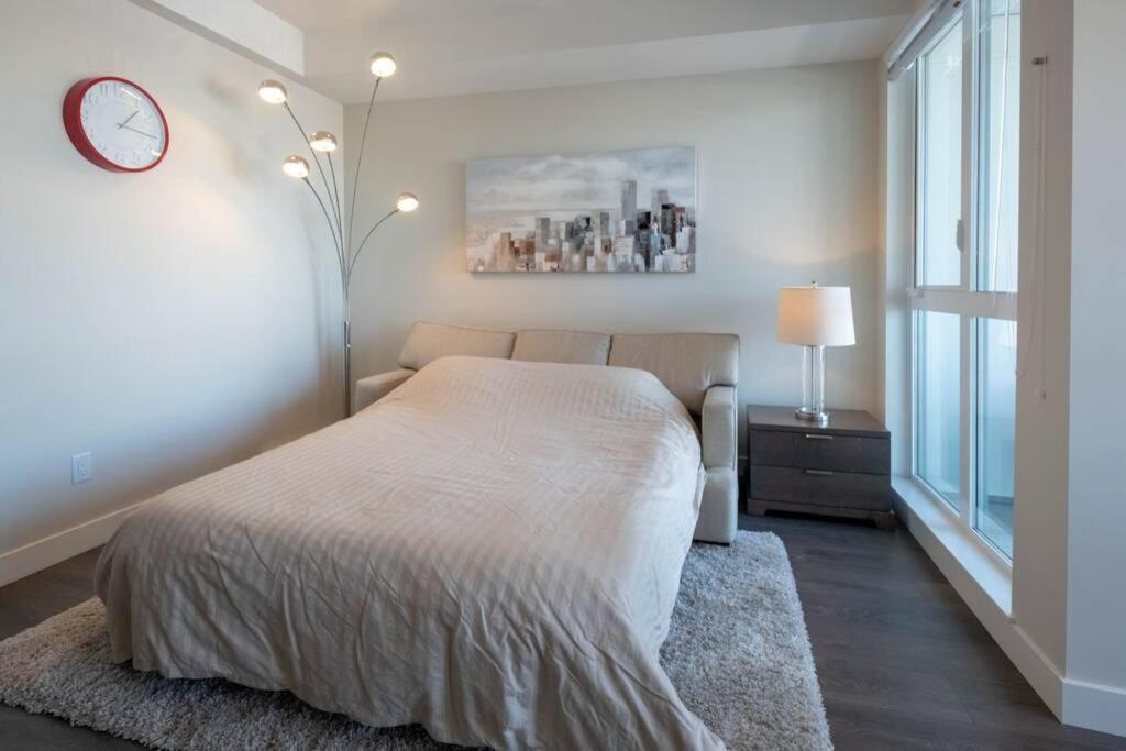 Clean 4Th Floor 1 Bedroom Apt In Old Town China Town Виктория Экстерьер фото